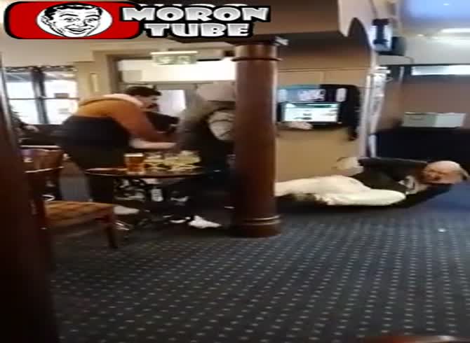 Video :An attempted murder results from a bar brawl (Warning - disturbing)